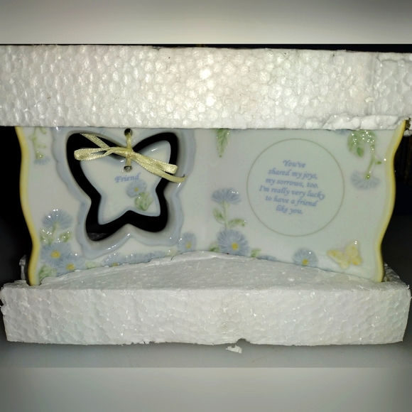 AVON Mother's Day Porcelain Gift Collection Sentiment Plaque "FRIEND" - Picture 4 of 7